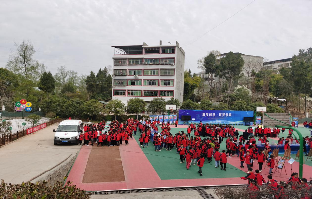 南江县科协开展“科普大篷车”进校园活动