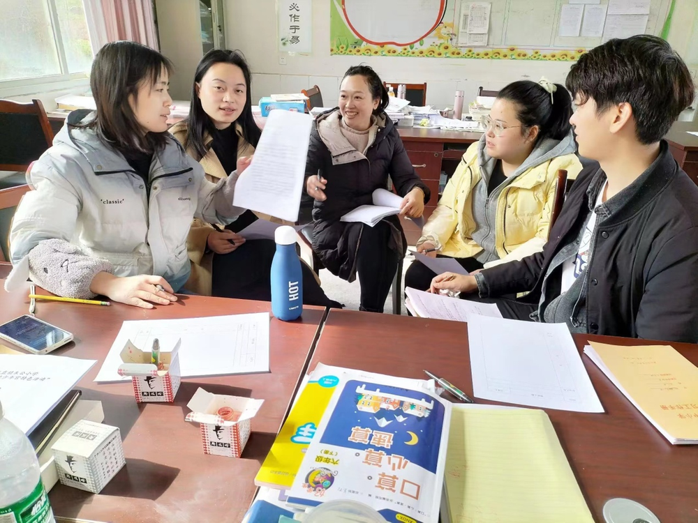 南江县正直镇朱公小学开展“新课标”学习活动