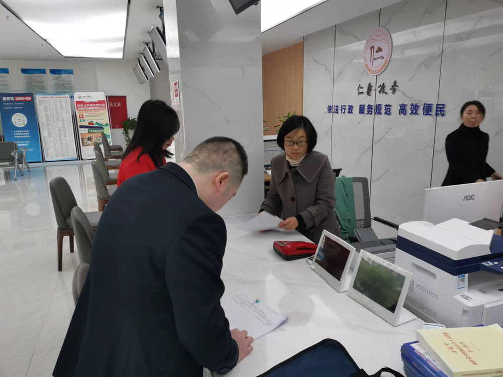 仁寿县社保中心调研基层社保服务延伸工作