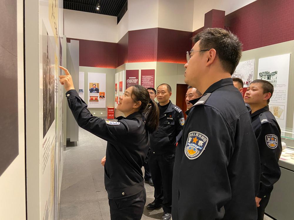 广安区公安分局协兴派出所党支部组织党员群众参观邓小平故居廉政教育基地