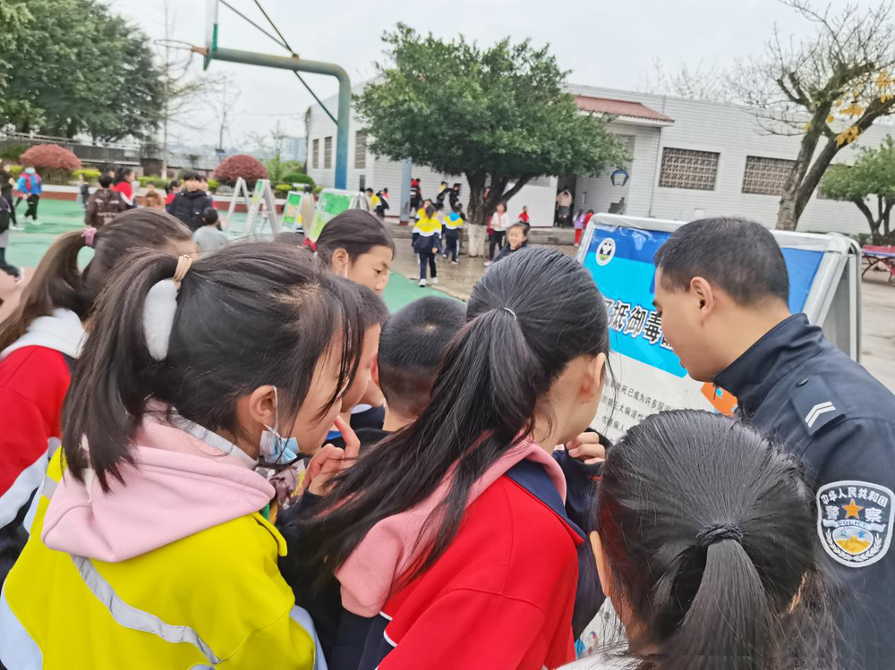 烈面镇禁毒宣传入校园