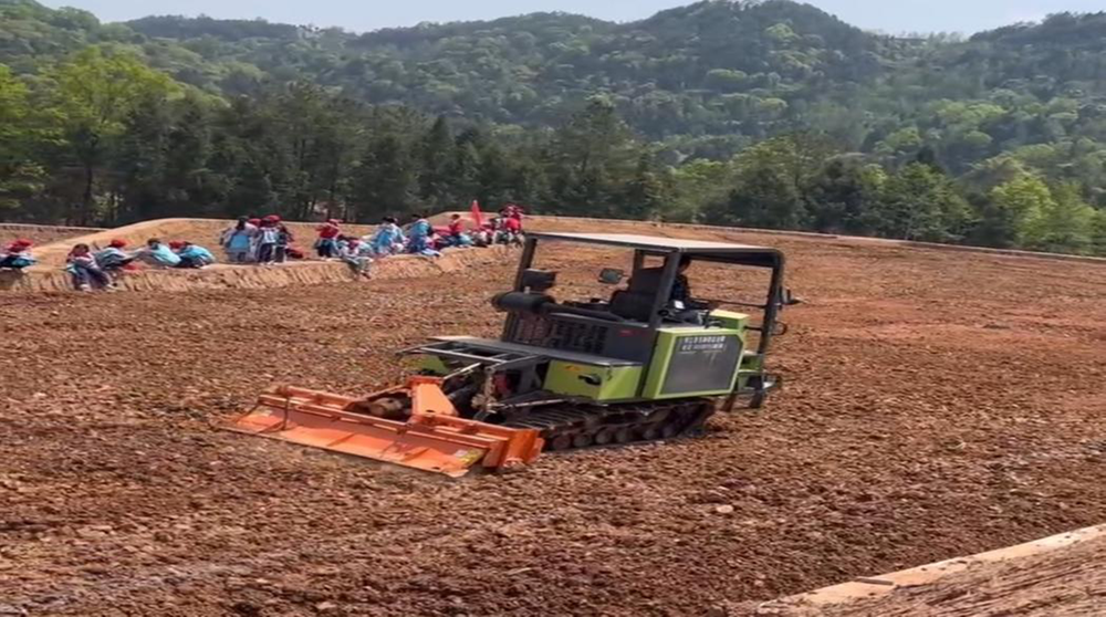 南江县天池镇九义校春日研赏现代农业