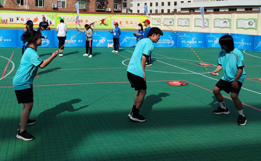 巴中市首届“体育复健进校园”运动会开幕