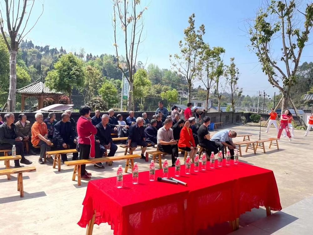 青神县：老年助餐点让老年人生活开出幸福花