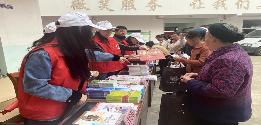 南江县科协开展预防“两癌”健康科普宣传活动