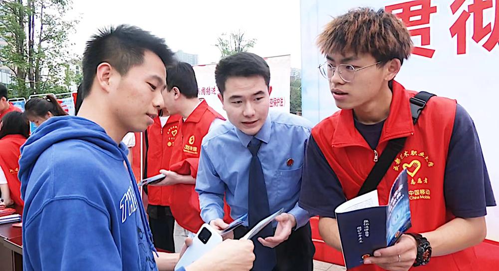 青神县开展“4·15全民国家安全教育日”宣传活动