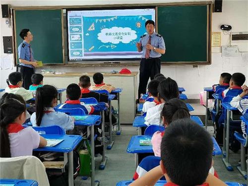 眉山天府新区青龙小学开展5.26爱路护路活动