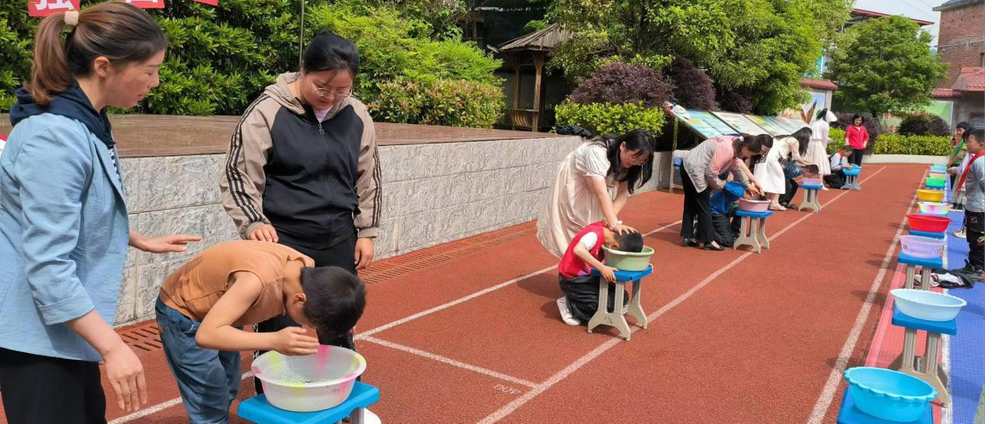 南江县傅家小学：开展“一盆水闭气体验”活动
