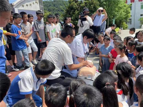 南江县科技活动周科普健康宣传走进赤溪镇九义校