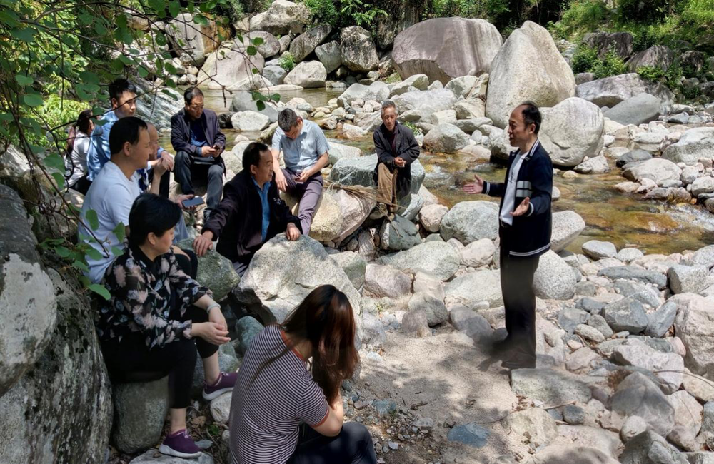 南江科技特派员传授冷水鱼养殖技术