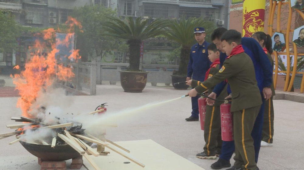 消防安全演练走进邻水县第三小学