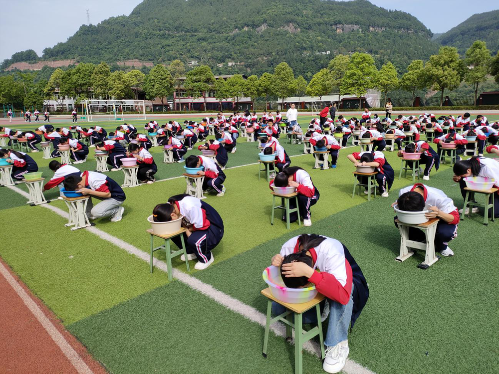 南江县大河中学开展防溺水体验活动