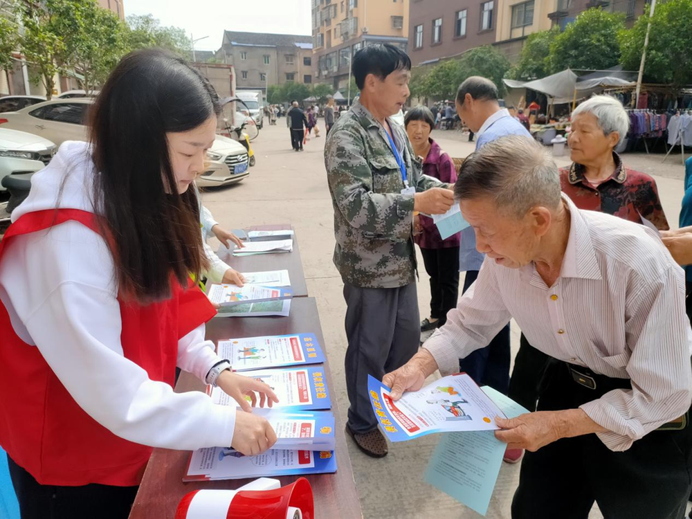 牟家镇开展“美好生活·民法典相伴”法治宣传活动