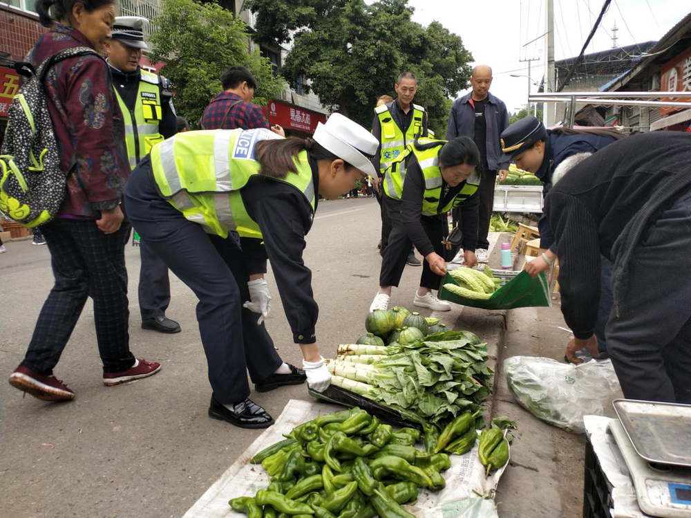 简阳市平泉街道集中开展道路交通秩序大整治