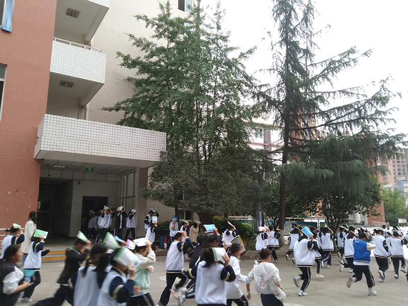 居安思危，防震减灾！简阳职高开展防震减灾疏散演练活动