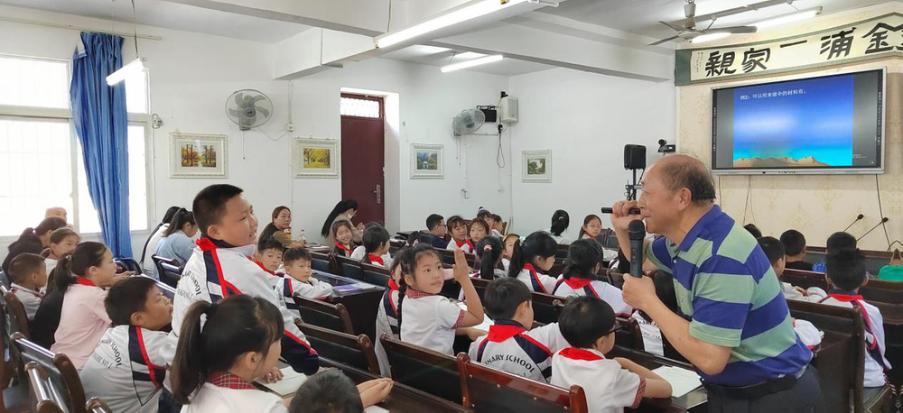 乐山市金口河区、沙湾区老科协联合举办科技创新进校园活动