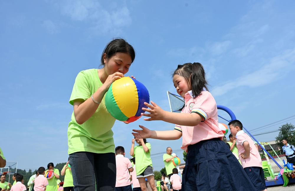 东兴区：亲子互动迎“六一”