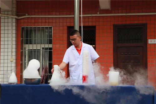 巴州区九小开展“童眼探科学 未来更卓越”科普教育活动