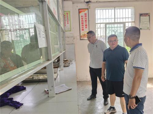 镇裕镇开展“食品安全”宣传活动