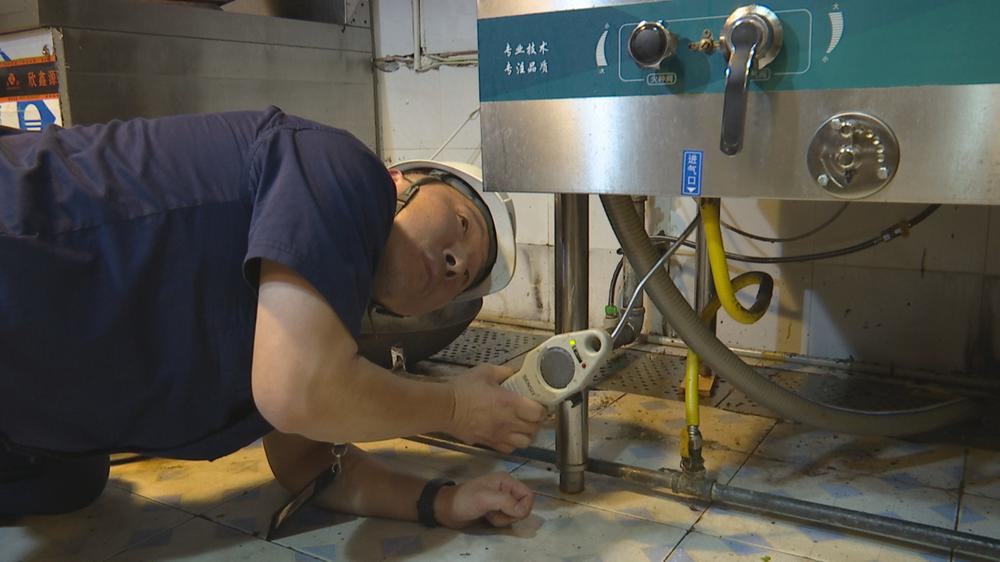 简阳市：拧紧燃气“安全阀” 筑牢安全“防护墙”