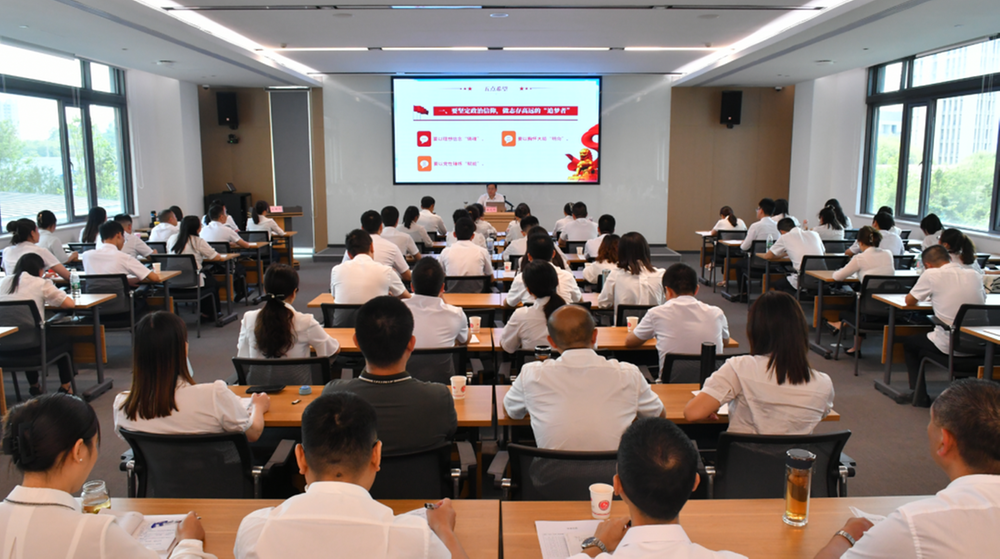 内江市市中区领导为2023年中青年干部培训班、公务员任职培训班学员授课