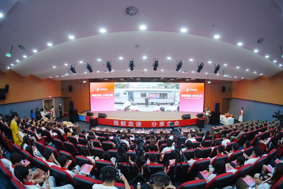 汇聚青春正能量 无偿献血传爱心