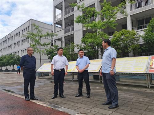 南江县委组织部视察关路镇九义校食堂管理工作开展情况