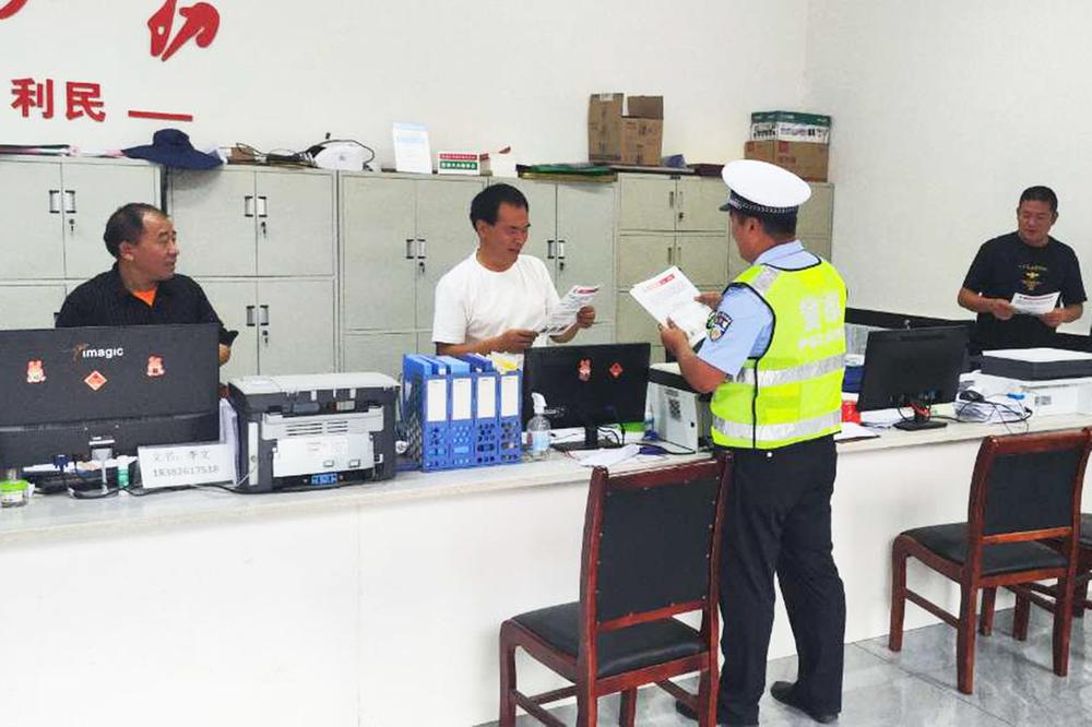 邻水县：交警进社区  深入宣传“零酒驾”