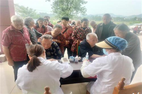 广安经开区枣山街道开展免费体检暖人心