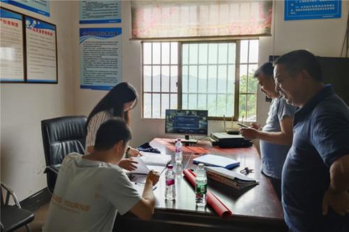 镇裕镇举行2023年“安全生产月承诺践诺”集体宣誓仪式