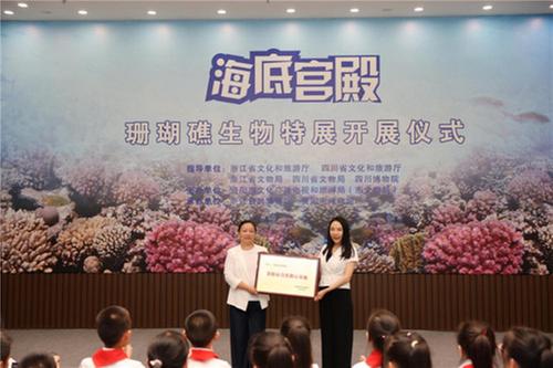 走进“科普大篷车”  游览科技新世界