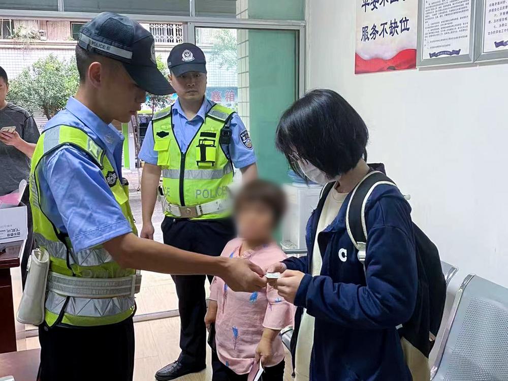 岳池公安助高考学生如期参考