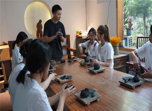 港澳台大学生暑期研学交流活动走进荥经县