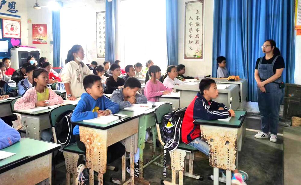 坚守平凡无私奉献 鼎力支持警察事业