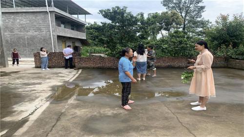 金盆小学：开展暑期大走访活动