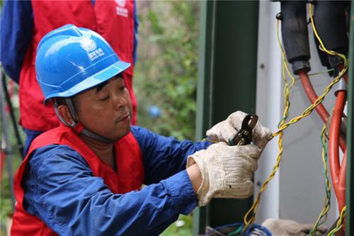 邻水县：夜战三小时 停电零感知