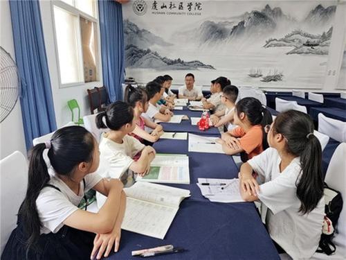 成都东部新区石板凳街道开展暑期儿童托管志愿服务活动