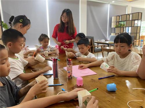 青神：志愿服务丰富乡村孩子快乐暑假
