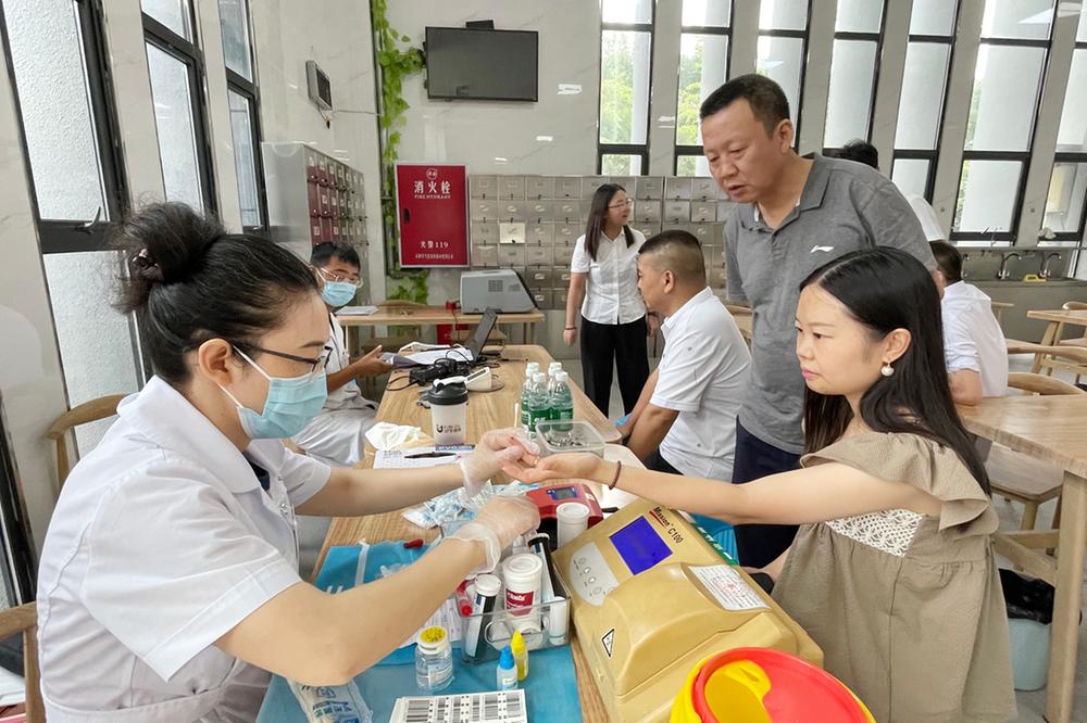 广安华蓥市发展投资集团有限公司干部职工无偿献血暖人心