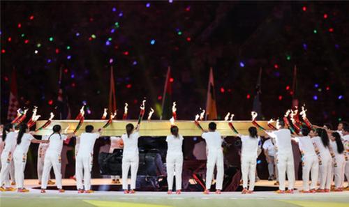 特步亮相成都大运会开幕式