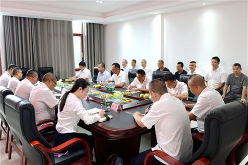 华蓥市发投集团：“八一”慰问送关怀，情系退役老兵