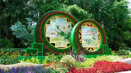 青神竹编《芙蓉锦绣》绽放成都大运会