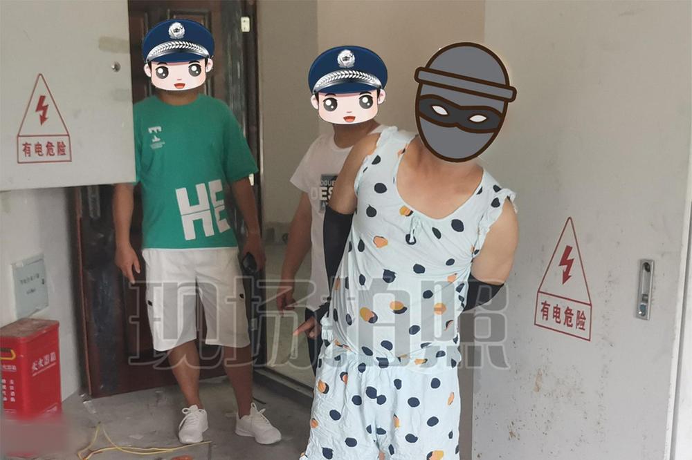 岳池县：抓获一起男扮女装盗窃案