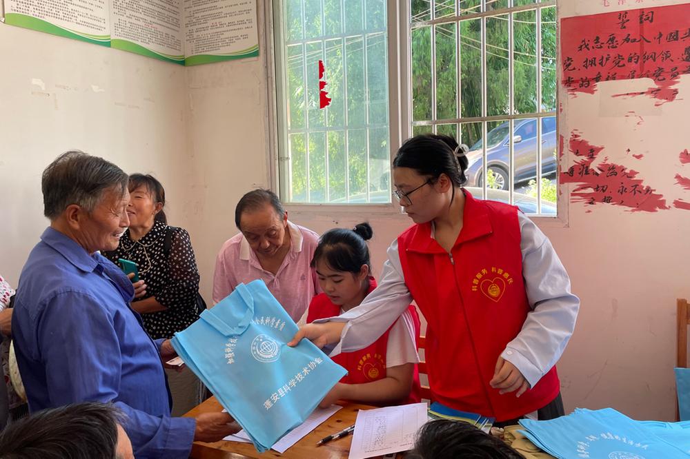 蓬安县科协深入猫儿沟村开展科普活动