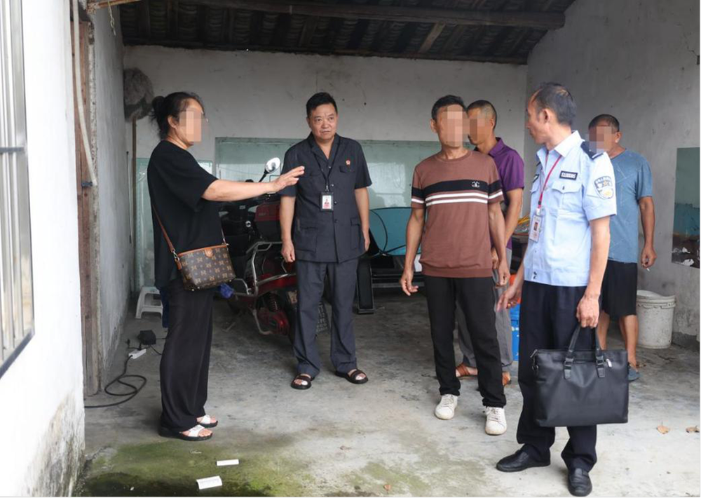 执行干警化身“测量员”让财产分割一厘不差