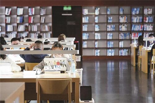 走进四川省图书馆与知识“约会”