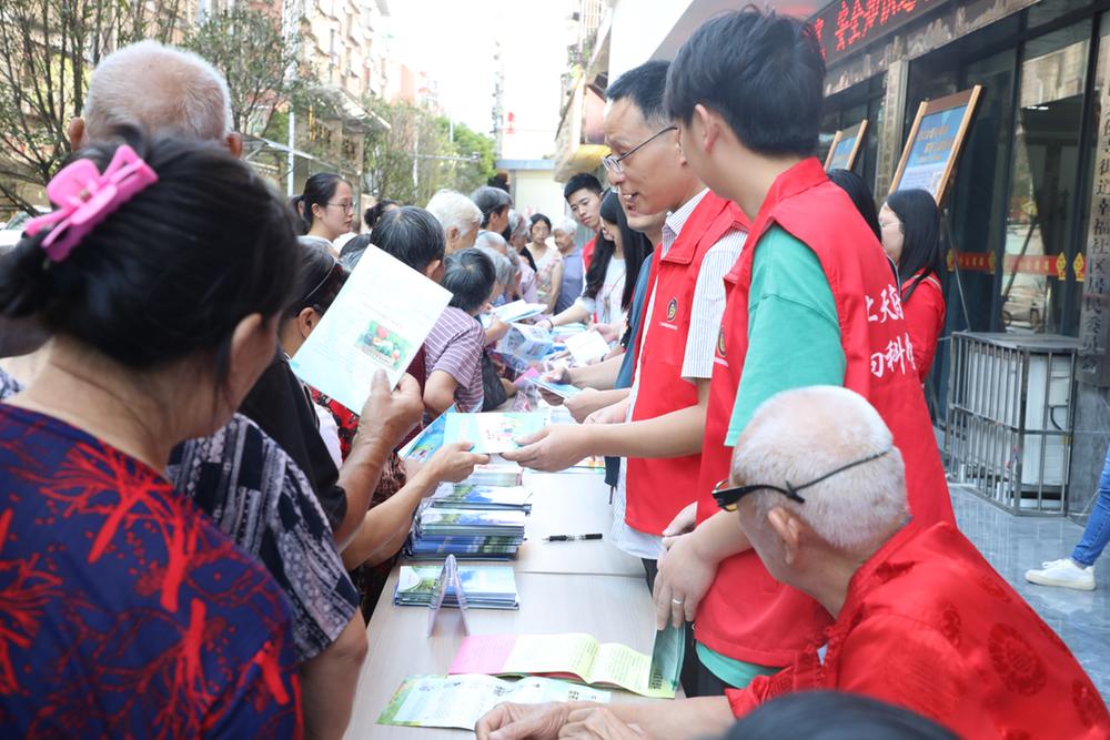 前锋区开展全国科普日集中宣传活动
