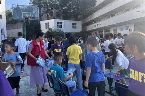 镇裕镇：筑牢道路交通安全屏障 护航“双节”出行安全