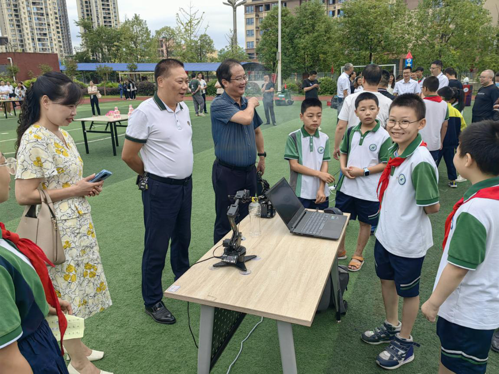 科技创客进校园 人工智能筑梦想