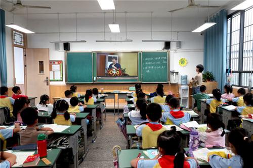 中科院老科学家走进广安区思源小学开展科普演讲